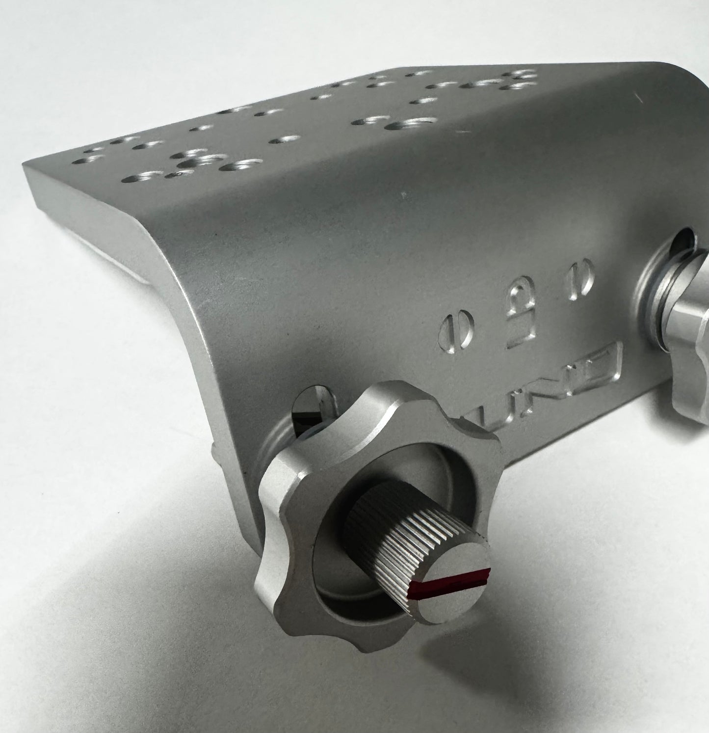 Lund Heavy Duty Straight SportTrak  Bracket