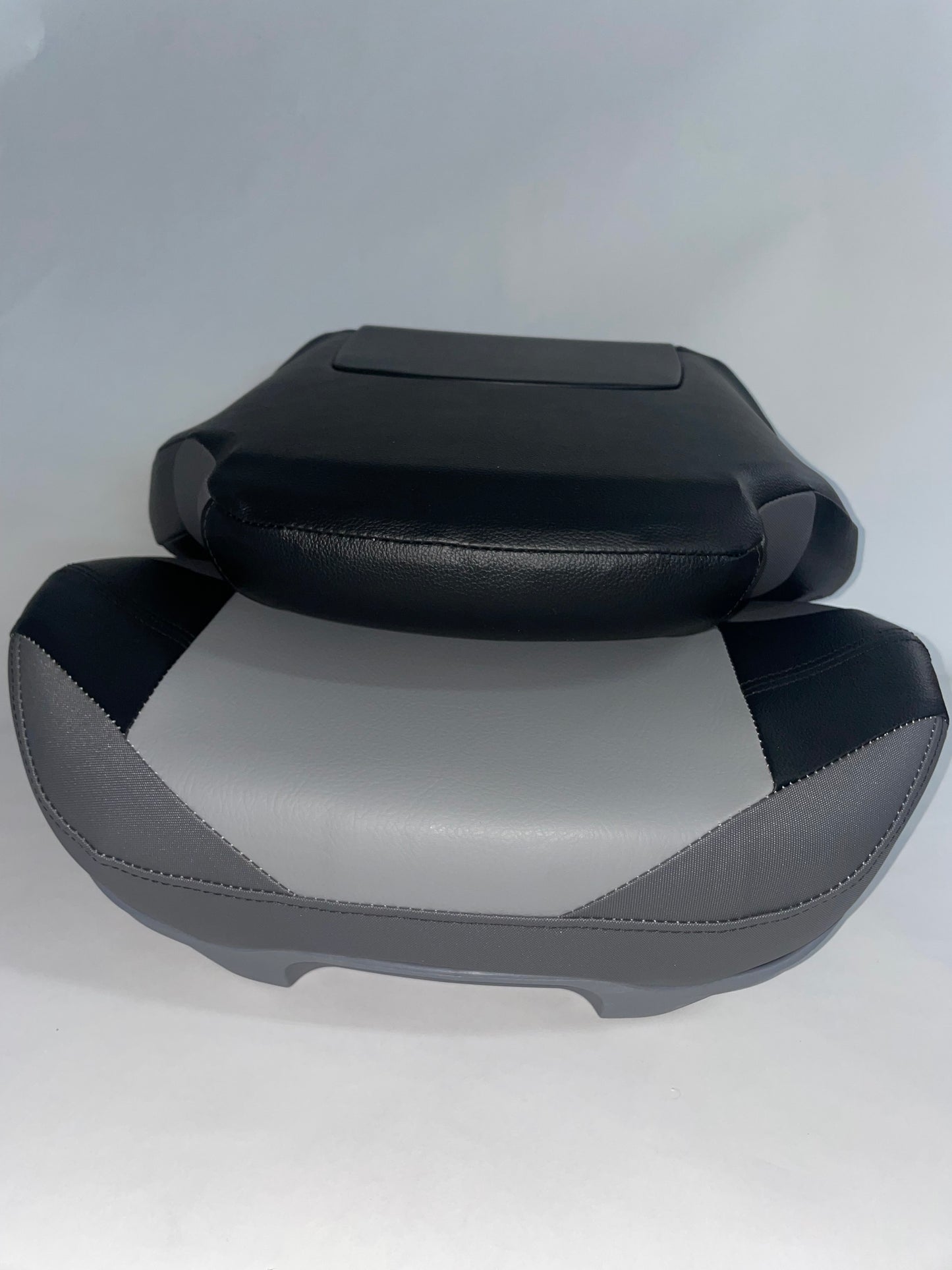 Crestliner Boat Pro Deluxe Boat Seat